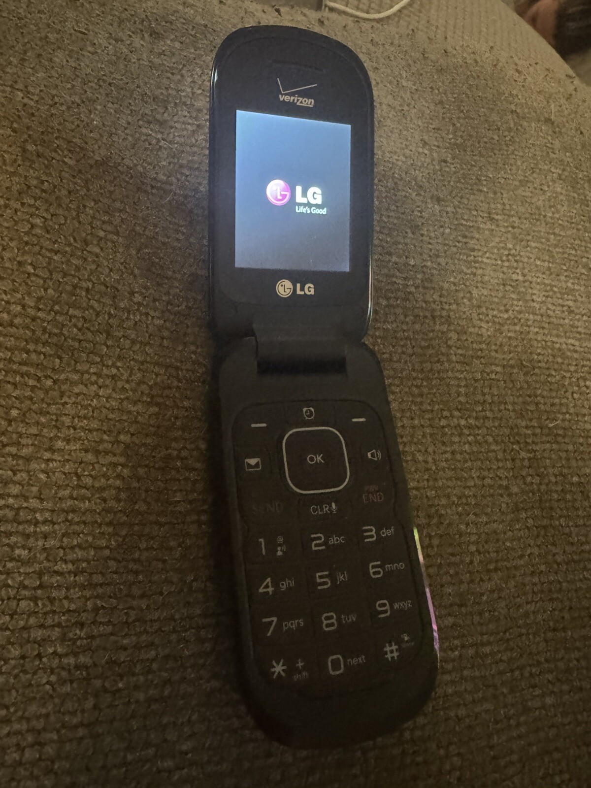 LG Revere 3 LG-VN170 Flip Cellular Phone Verizon Black Bluetooth 2.2″ LCD Screen