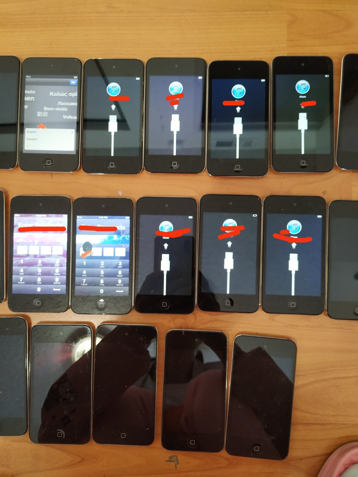 Lot of 28 Apple iPod Touch 4th Gen 32GB(1pc)8GB(27pcs) for parts