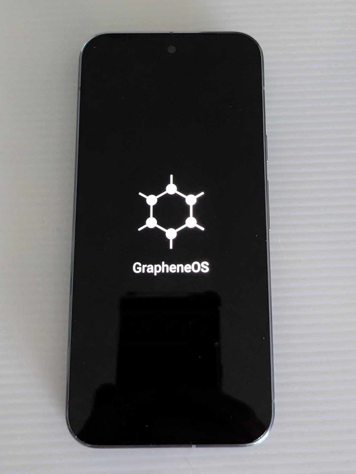 DeGoogled Pixel 10 Pro XL – 256GB GrapheneOS – 32 BATTERY CYCLES – graphene MINT