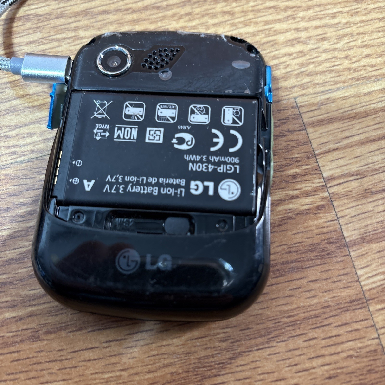 LG Remarq LN240 2.4″ LCD Bluetooth (Sprint) Cellular Slider Cell Phone