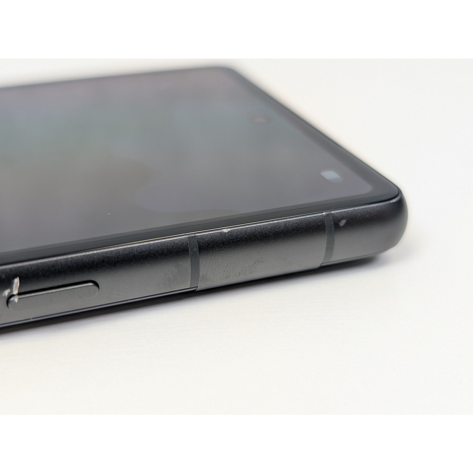 Google Pixel 7a G0DZQ (Network Locked to Verizon) – 128GB – Charcoal – USED