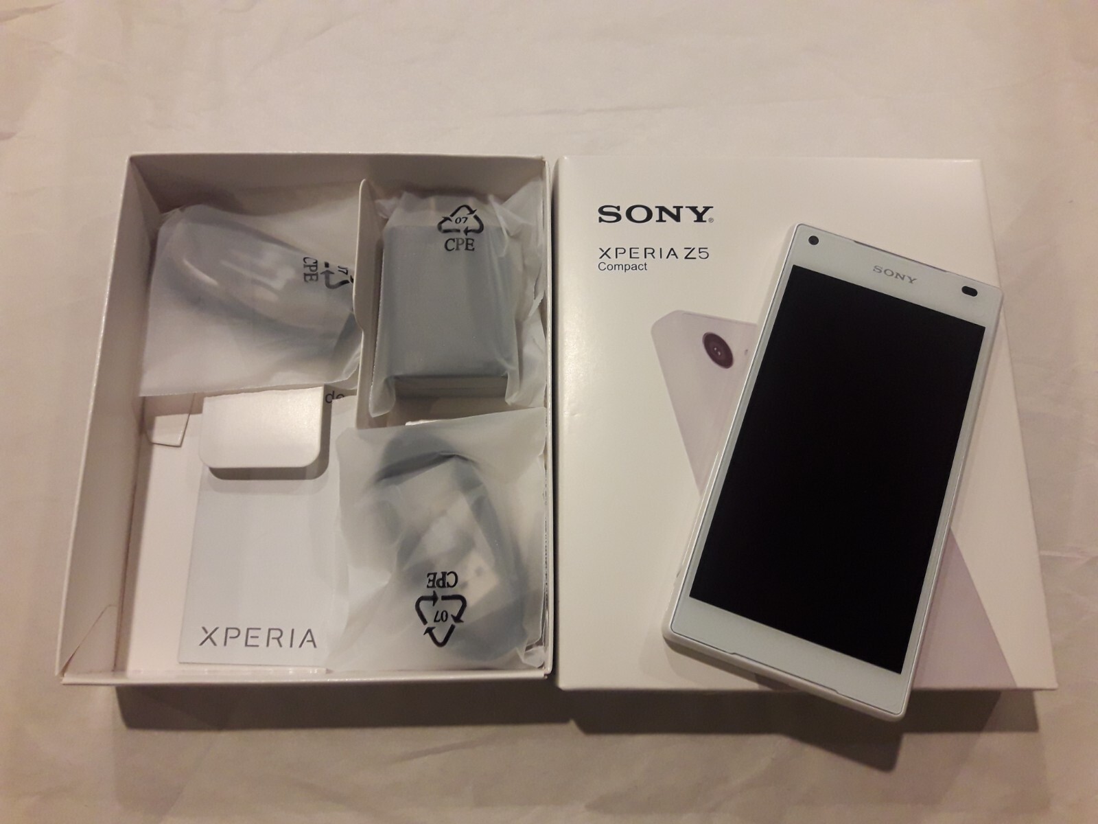 Sony Xperia Z5 Compact E5823 Unlocked Smartphone/White/32GB EF