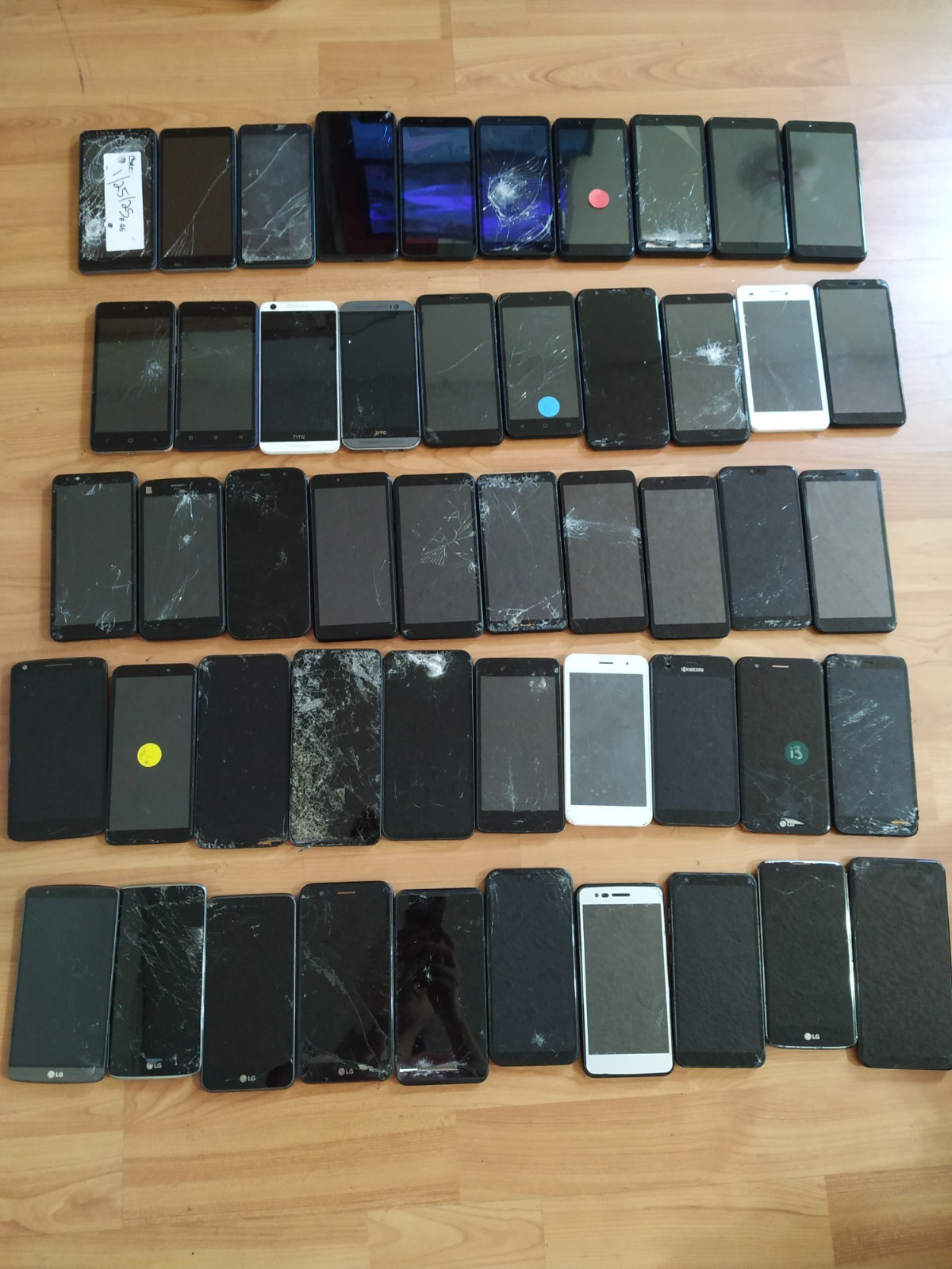 Lot of 50 Mixed Brand LG/SKY/BLU/hTC and other 32GB/16GB/8GB Smartphone For part