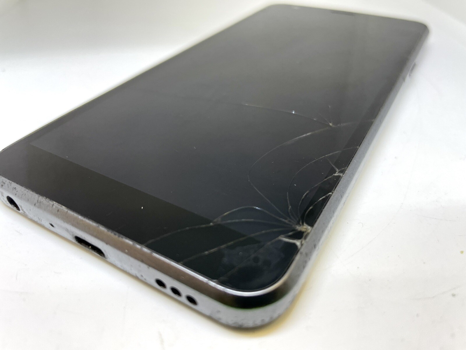 LG Aristo 4+ LM-X320TA (Gray 16GB) UNLOCKED – Cracked Screen – Full Working