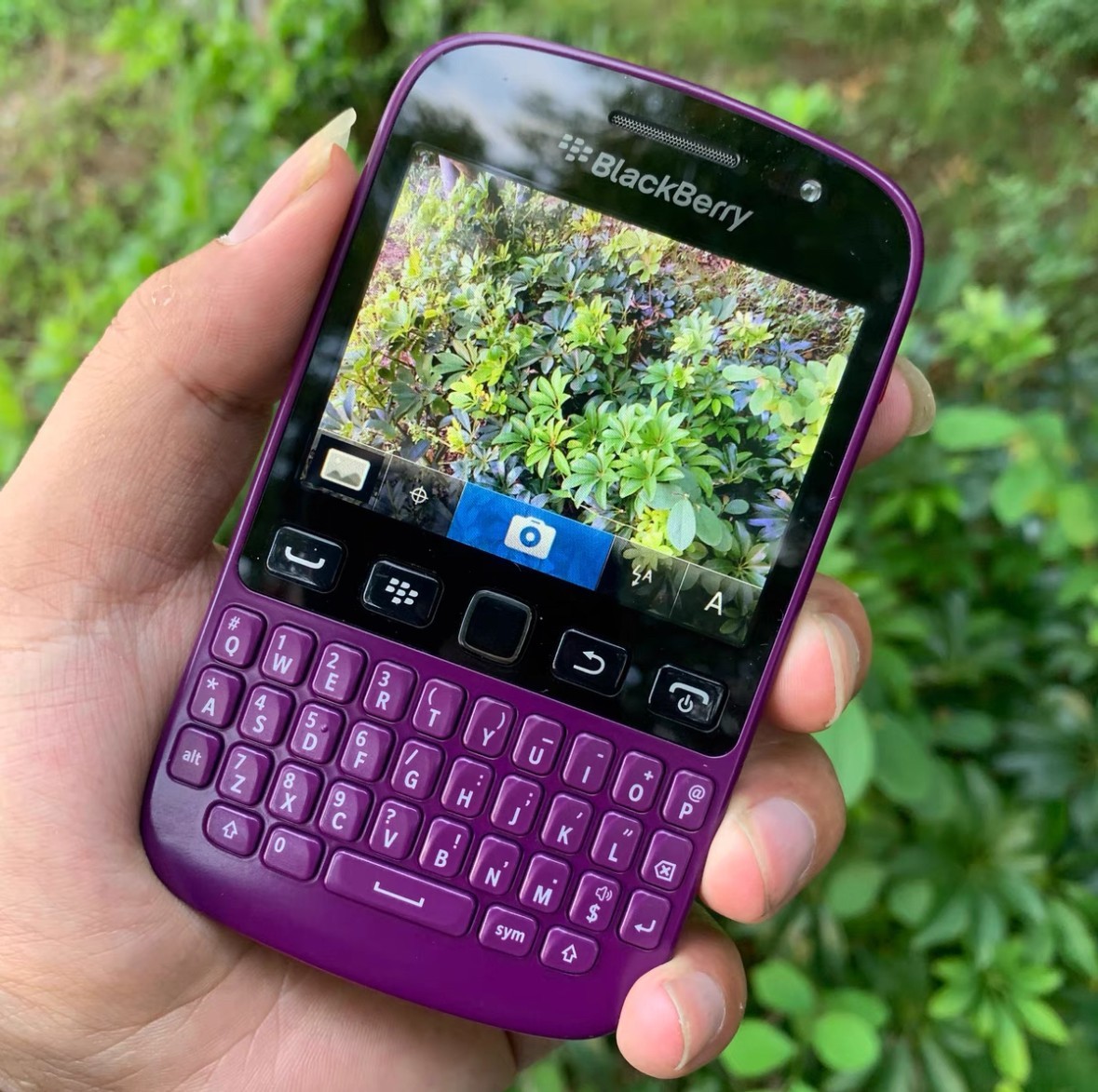BlackBerry 9720 Unlocked Cellphone 3G WIFI 5MP Camera FM Radio GPS Black/Pink