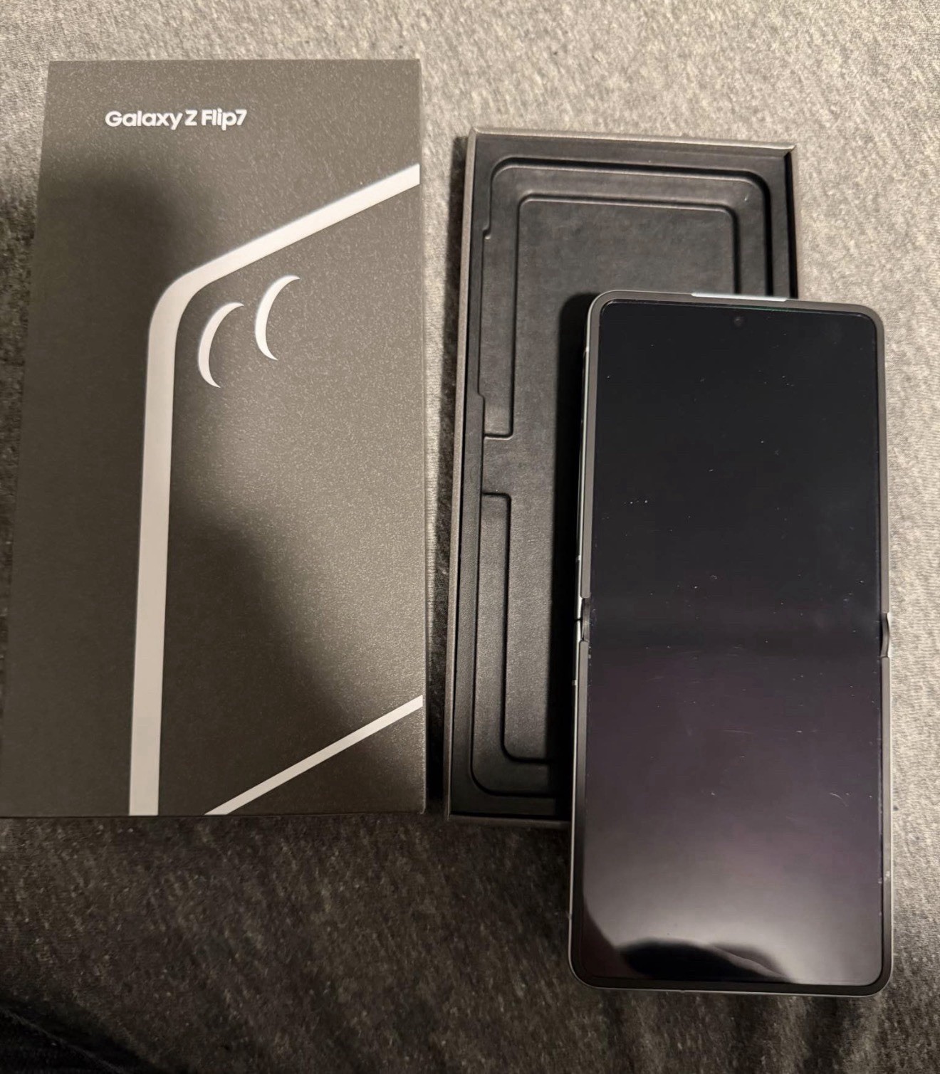 Samsung Galaxy Z Flip7 256GB Unlocked w/ Box & Accessories
