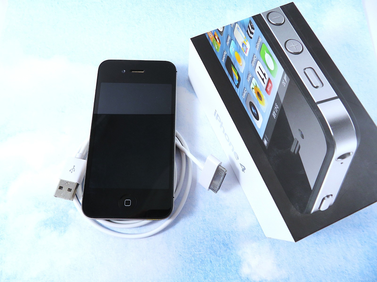 Apple iPhone 4 Black A1349 Verizon w Original Box 8GB Tested Working