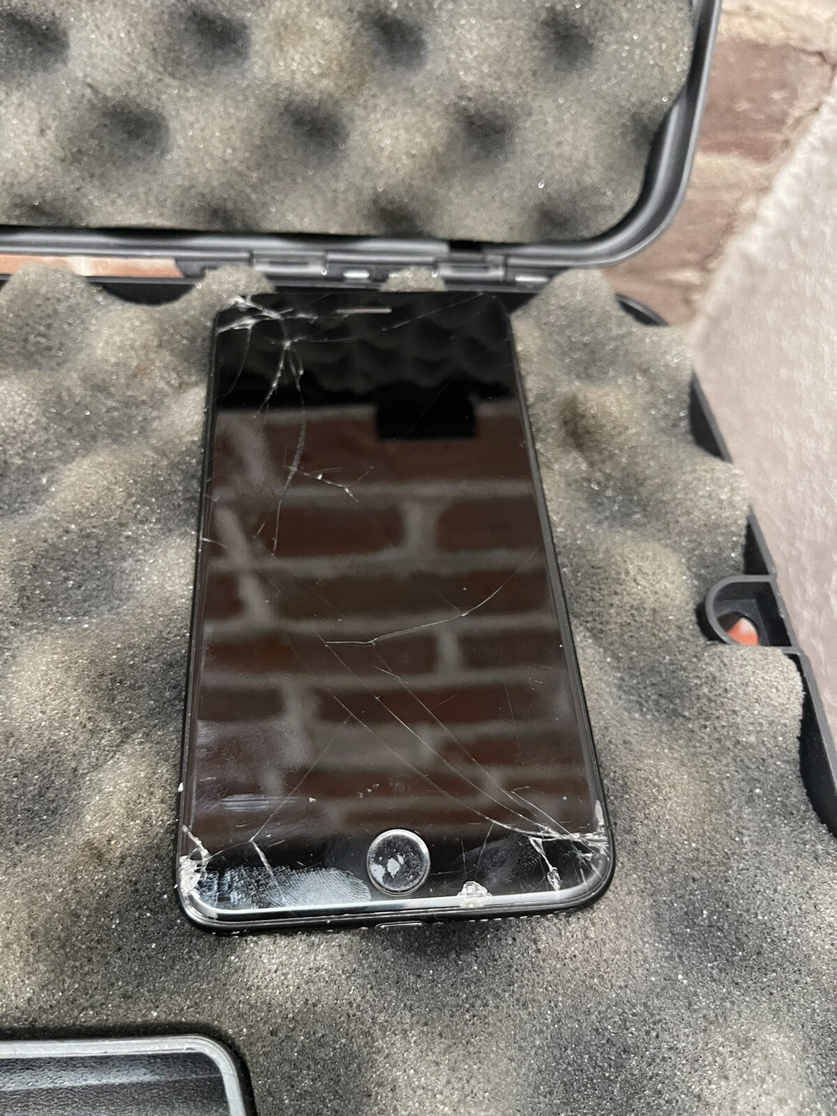 Apple iPhone 8 Plus – 256GB – Silver (Verizon) A1864 (CDMA + GSM)