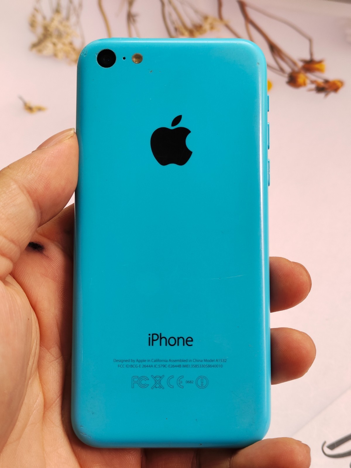 Apple iPhone 5c Green/Blue/Yellow/Red – 8/16/32GB Factory UNlocked(any carrier)
