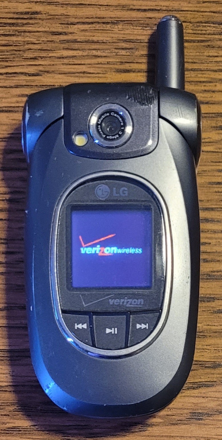 LG VX8300 – Gray and Silver ( Verizon ) Cellular Flip Phone