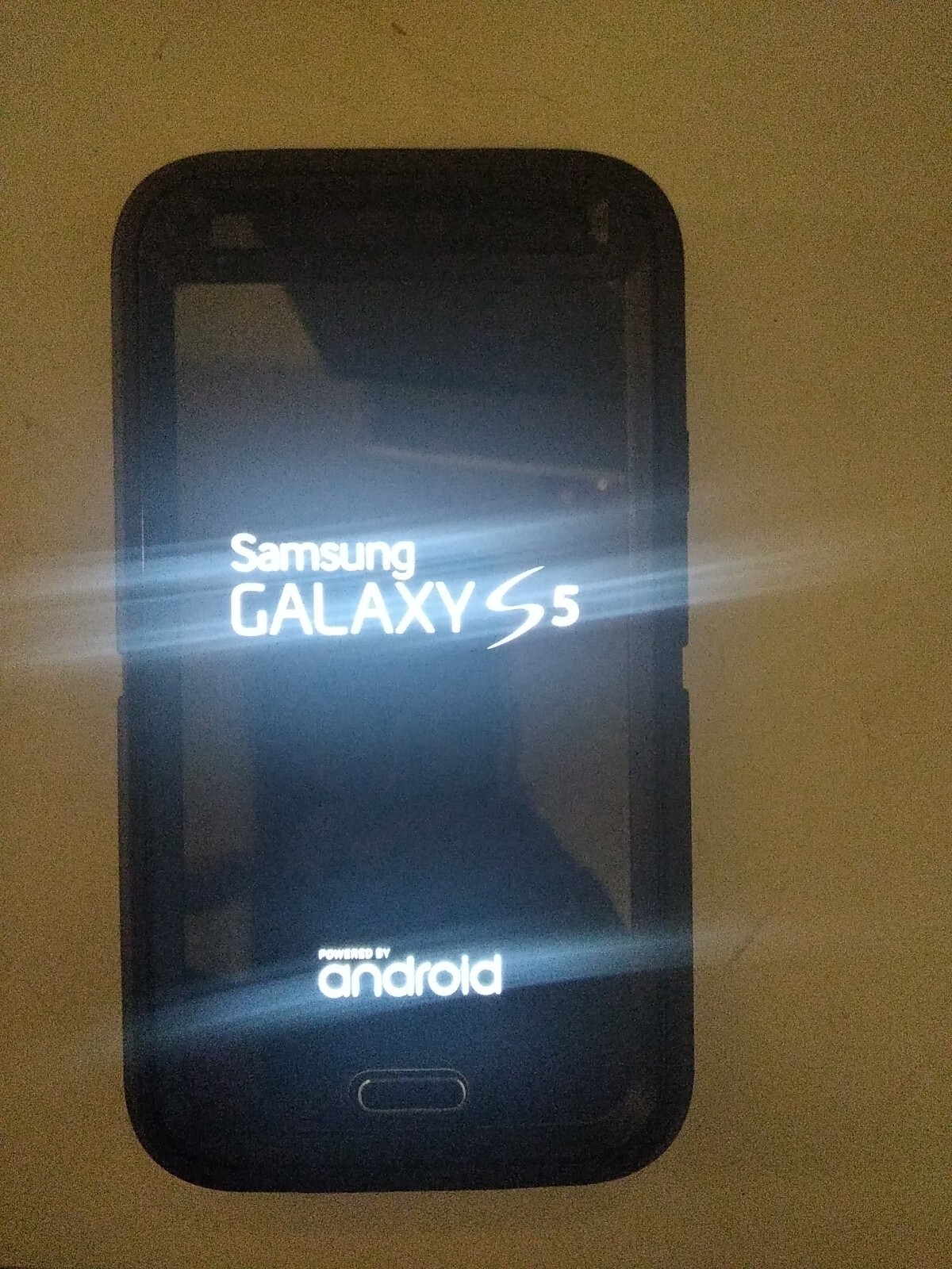 Samsung Galaxy S5 SM-G900V – 16GB – Charcoal Black (Verizon) Smartphone/ Combo.