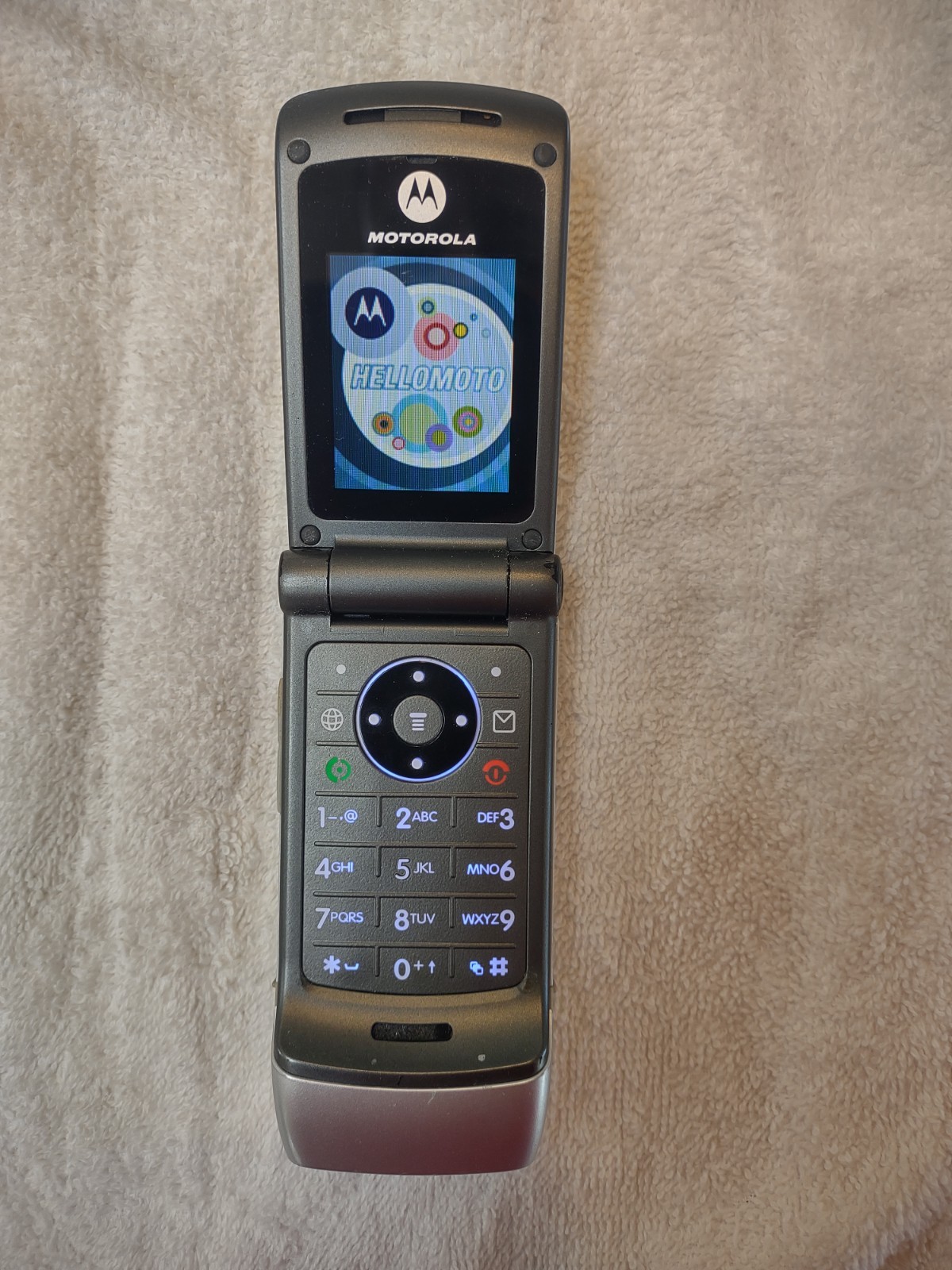 Motorola W370 TracFone – Silver and Black – charges and runs