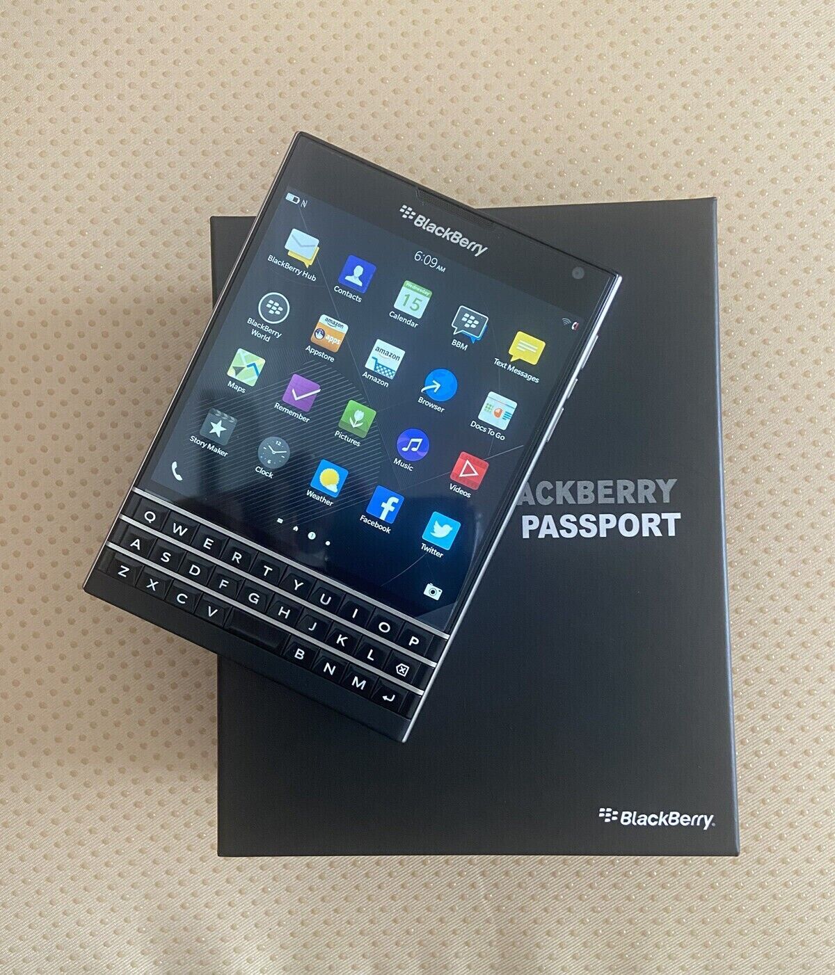 BlackBerry Passport Q30 (SQW100-1) 32GB+3GB 4G Unlocked Smartphone New Sealed