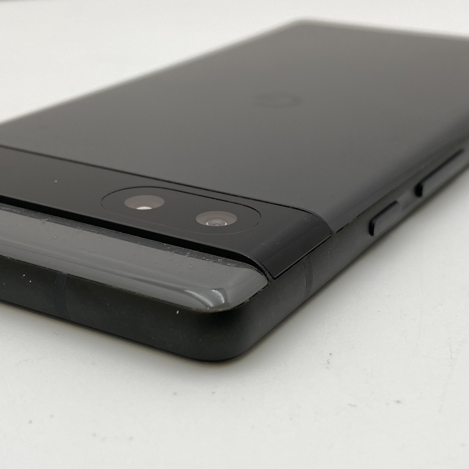 Google Pixel 6a – 128GB – Charcoal (Unlocked) – CRACKED, DOESN’T TURN ON