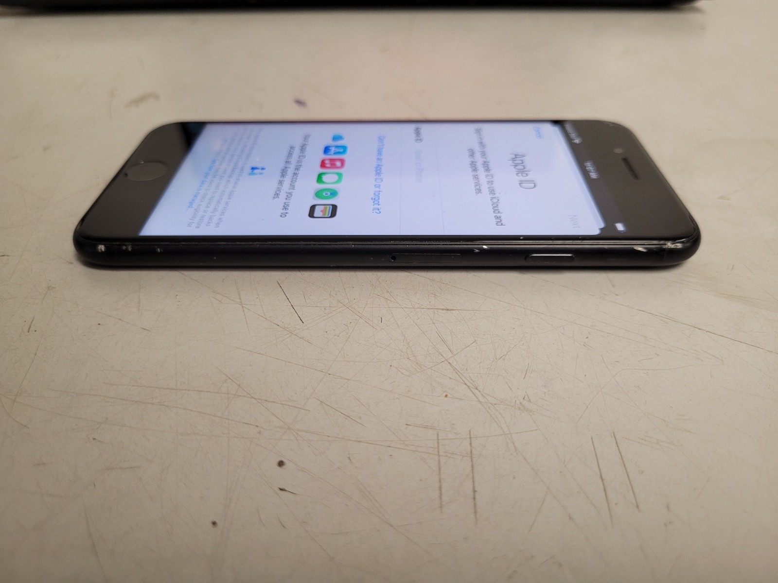 Apple iPhone 7 black 32gb A1660 no sim restrictions unlock DNPTXSCMHG6W
