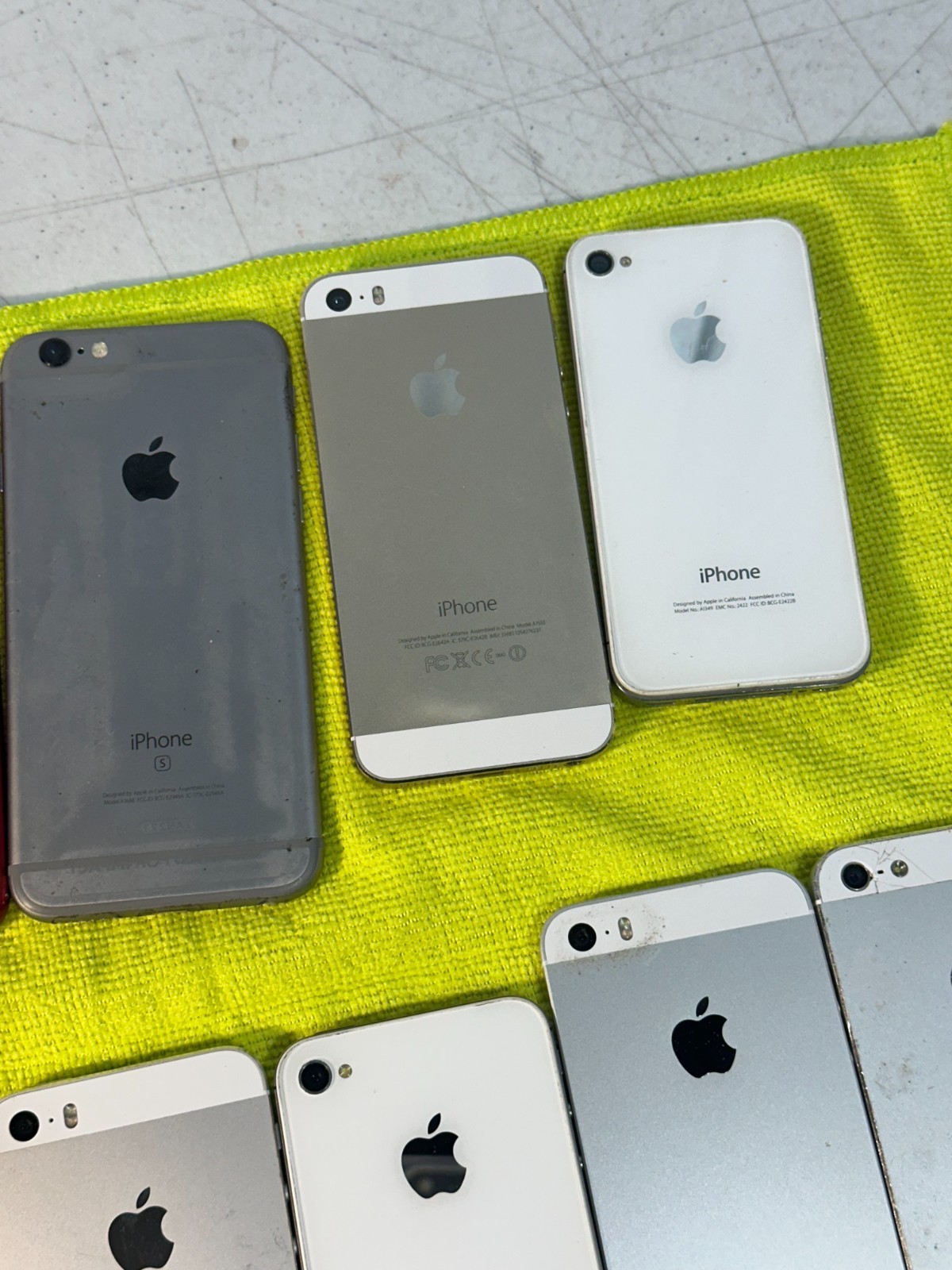 Lot of 10 Mixed Phones Apple iPhone iPod Touch Vtg Cellular Collection Untested