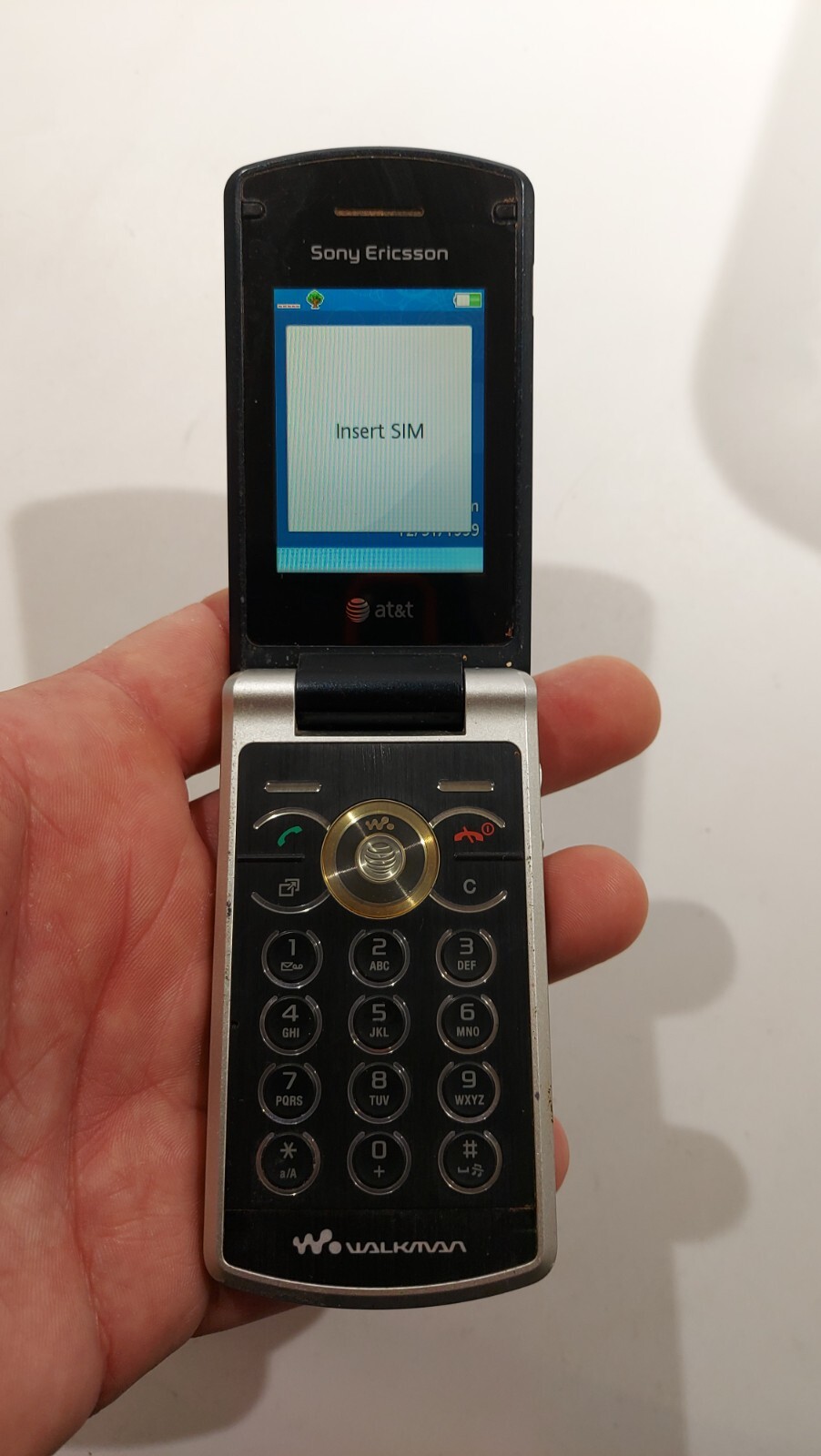 1035.Sony Ericsson W518a Black Very Rare – For Collectors – Unlocked