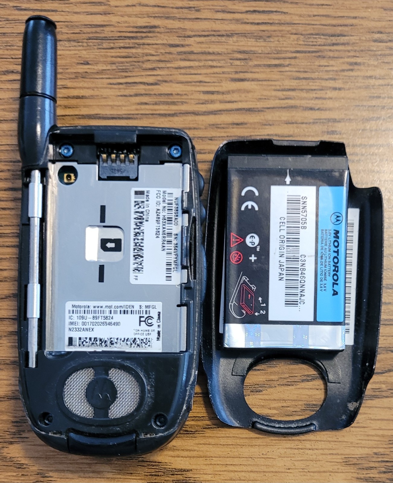 Motorola i710 – Black and Silver ( Nextel ) Rare Cellular iDEN PTT Flip Phone