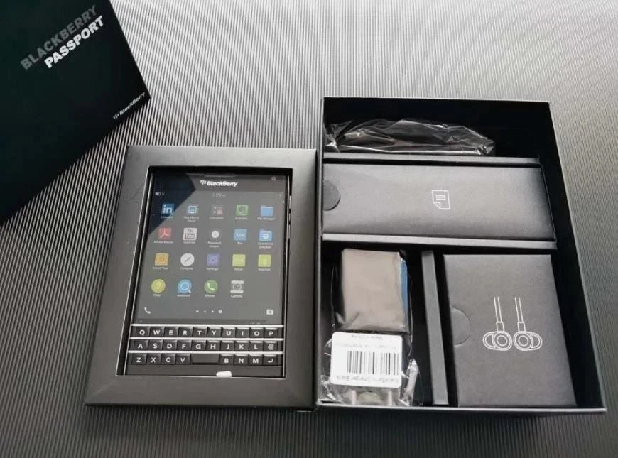BlackBerry Passport Q30 (SQW100-1) 4G 32GB+3GB Red Black Unlocked Smartphone