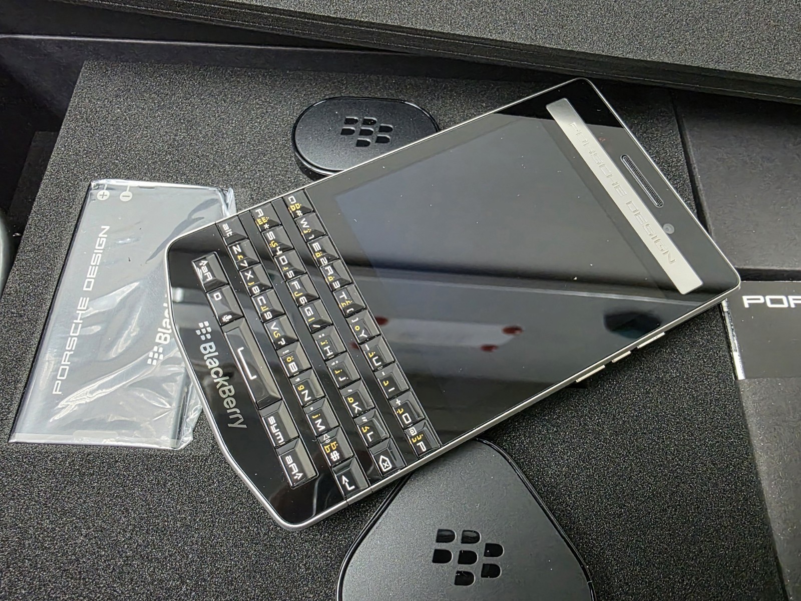BlackBerry Porsche Design P9983 – 64 GB – Black smartphone