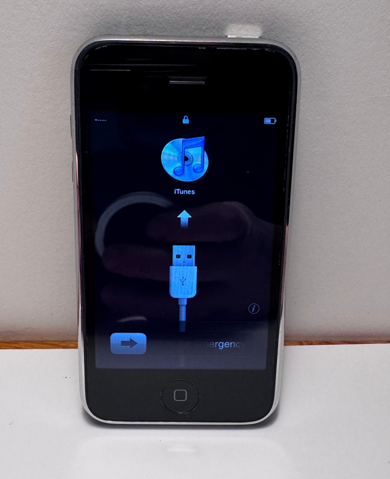 Apple iPhone AT&T 3G A1241 8GB. Black. Scrubbed.