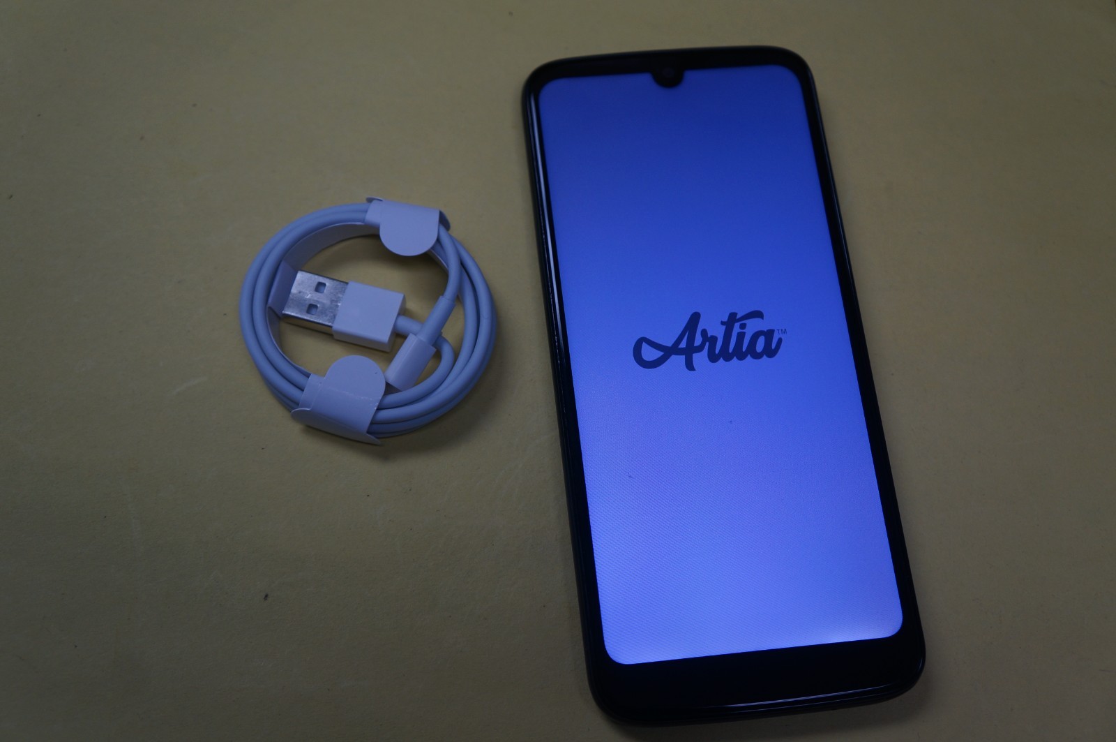 ARTIA P600 Unlocked 32GB Black Android REE BUNDLE & SHIPPING
