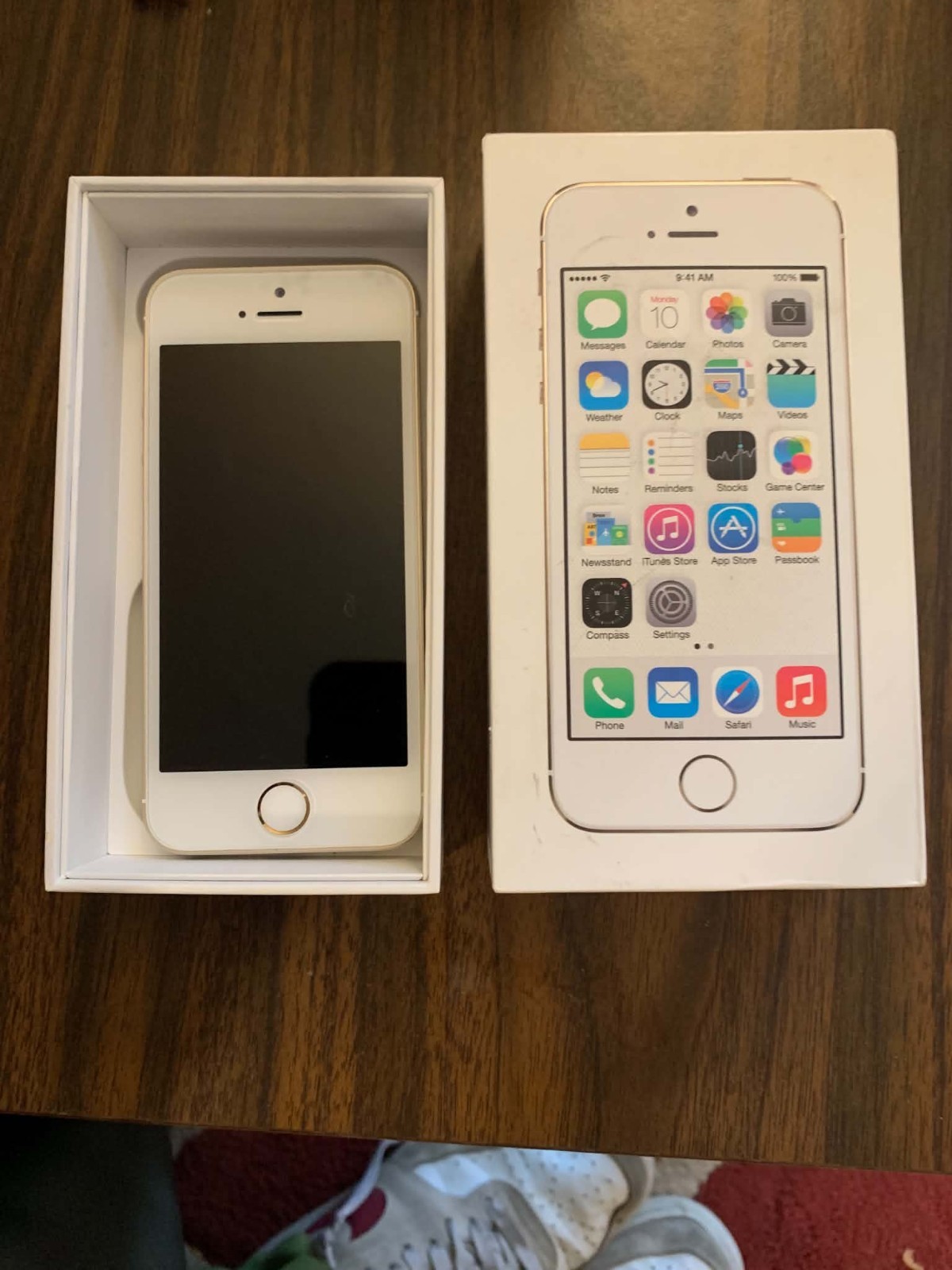 Apple iPhone 5s 16GB Gold A1533 iOS GSM LTE Unlocked w/ Box & EarPods