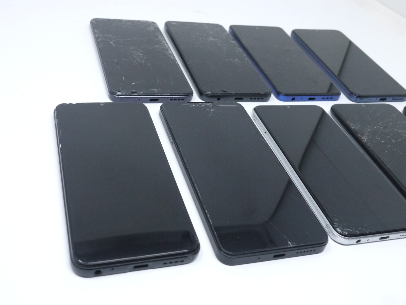 Lot of 9 Modern Smartphones For Parts & Cracked – Celero 5G / Magic 2 5G / 50XE