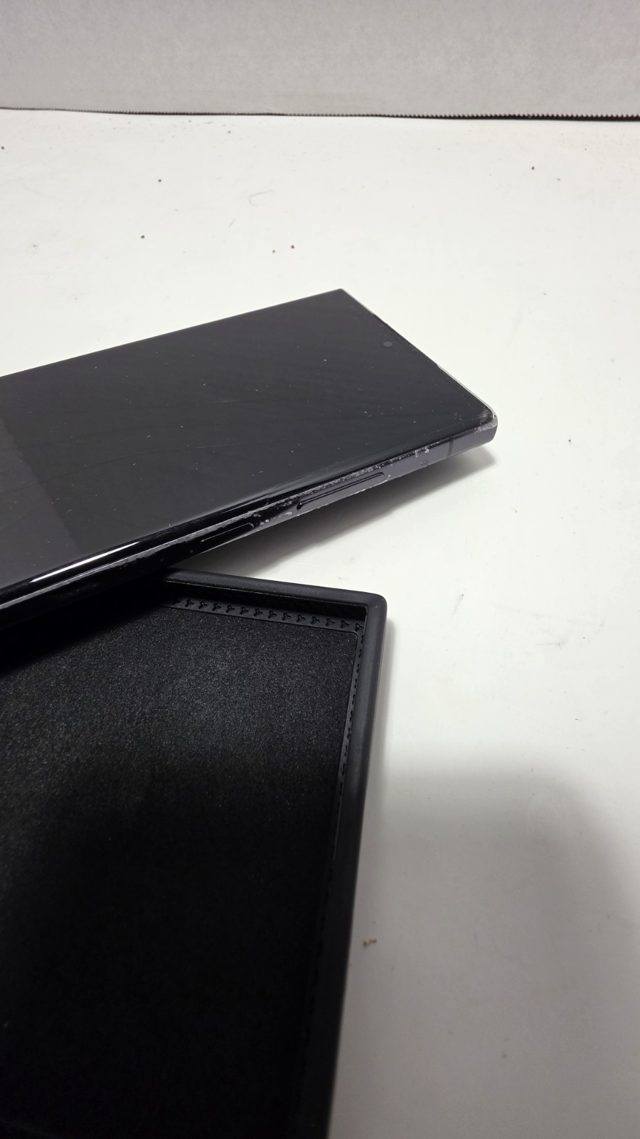 Samsung Galaxy S23 Ultra 512GB Phantom Black (Unlocked) – Screen Scratch – Read