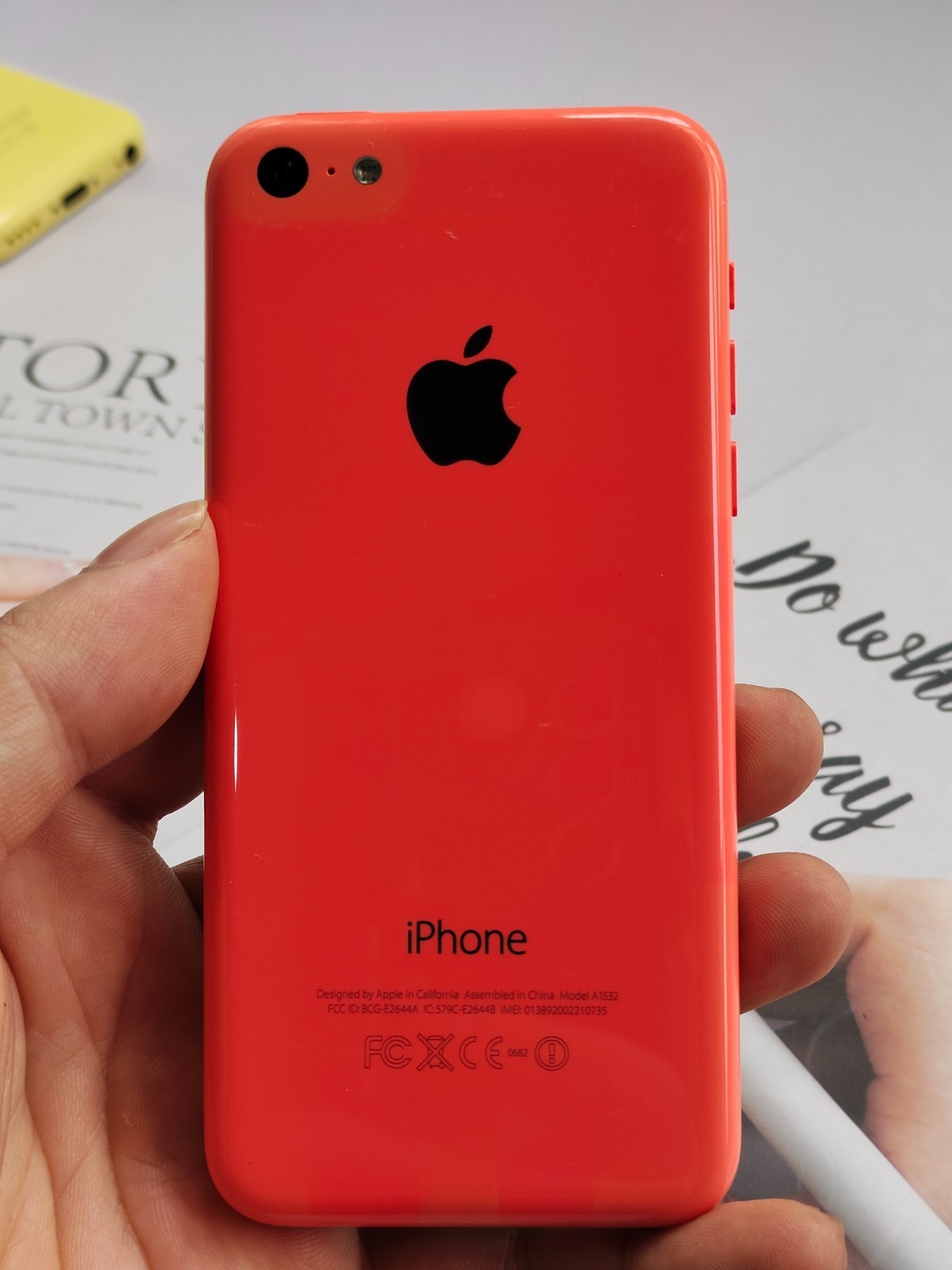 Apple iPhone 5c Green/Blue/Yellow/Red – 8/16/32GB Factory UNlocked(any carrier)