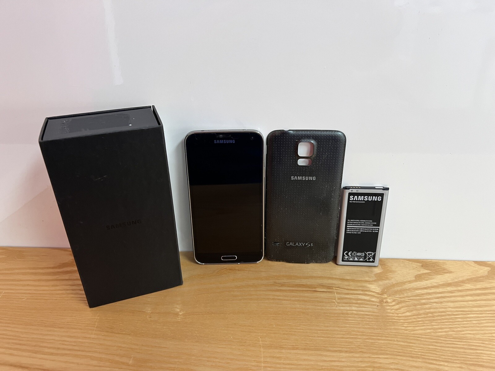 Samsung Galaxy S5 – 16 GB – Charcoal Black (AT&T) Read description!￼