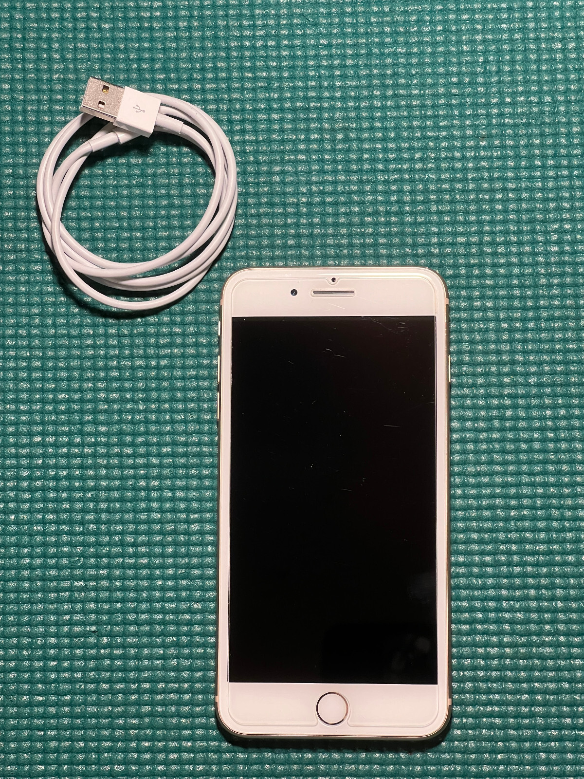 Apple iPhone 8 Plus – 256GB – Gold unlocked A1864 (CDMA + GSM)