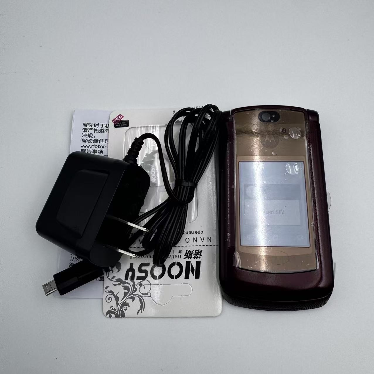 Original Motorola RAZR2 V9 2.2″ 2MP Bluetooth MP3 Flip Unlocked 3G Phone