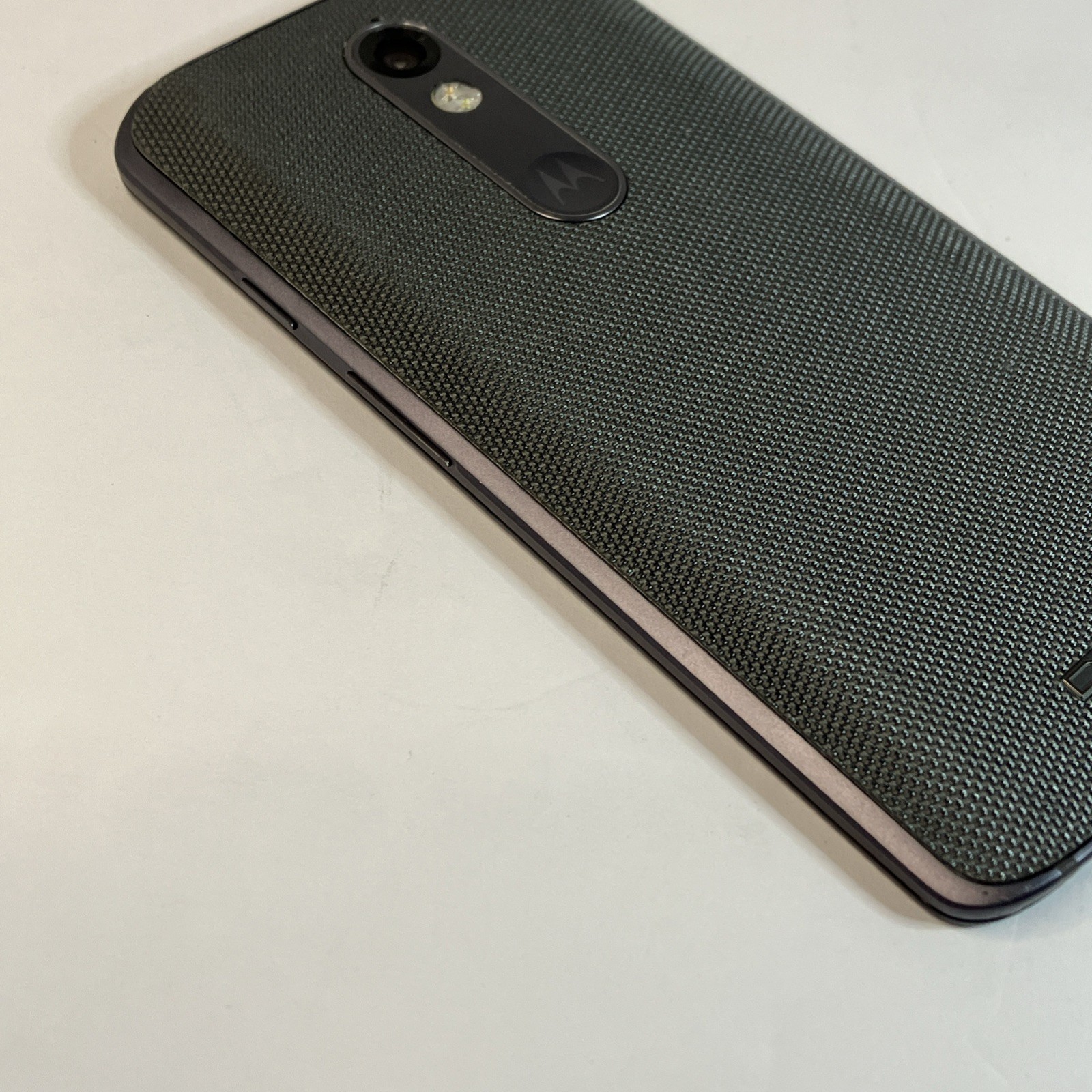Motorola XT1585 Droid Turbo 2 Verizon Phone Wireless Charging 32GB ROM