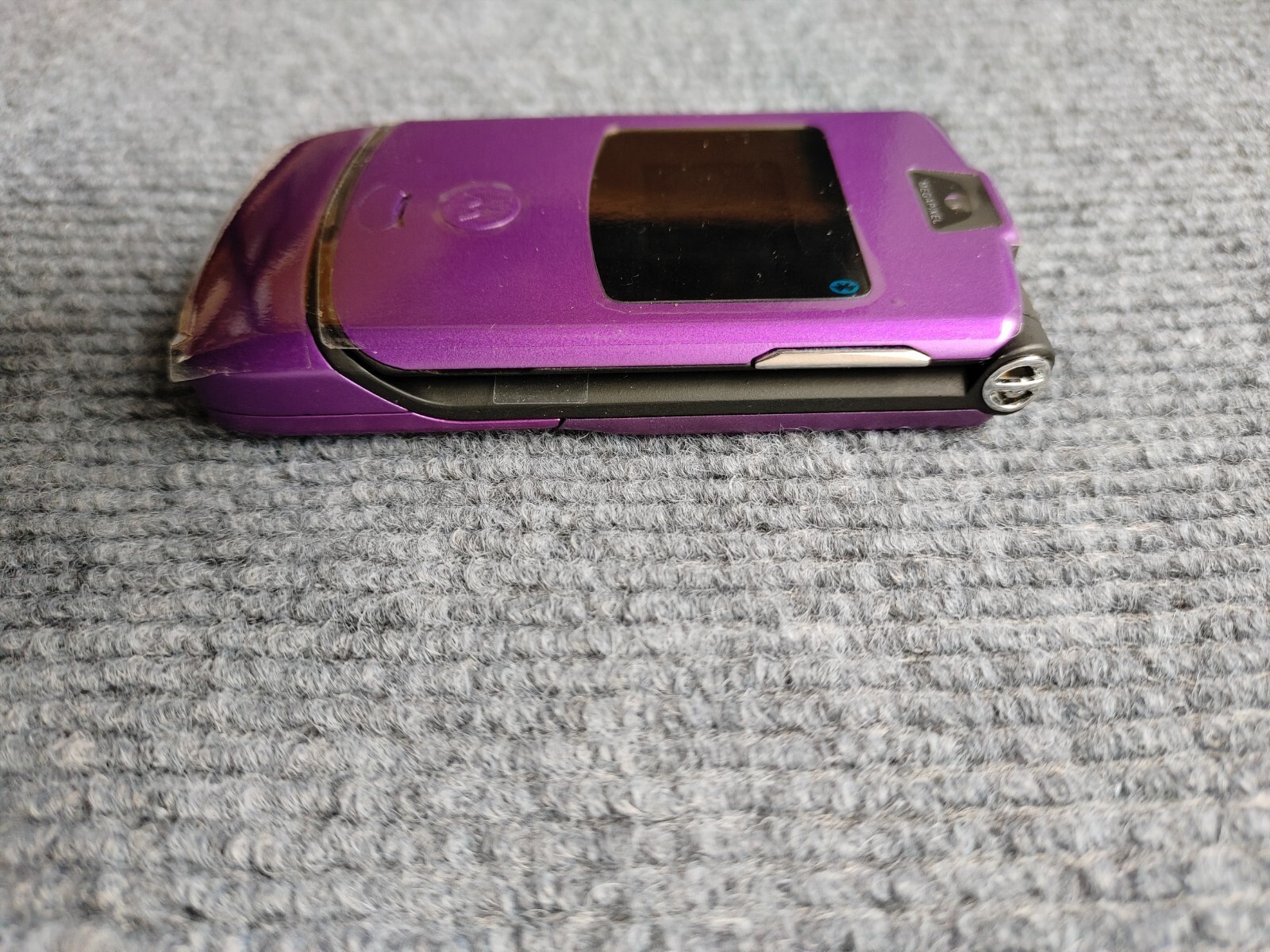 Motorola RAZR V3 Flip Bluetooth MP4 video UNLOCKED(GSM) Phone For collectors