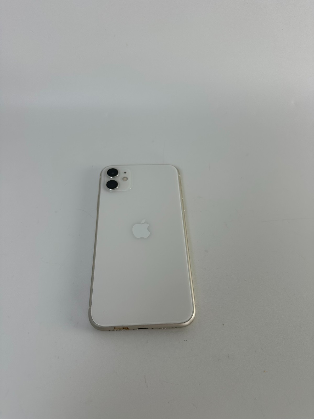Apple iPhone 11 64GB White For Parts Repair Powers On AS-IS