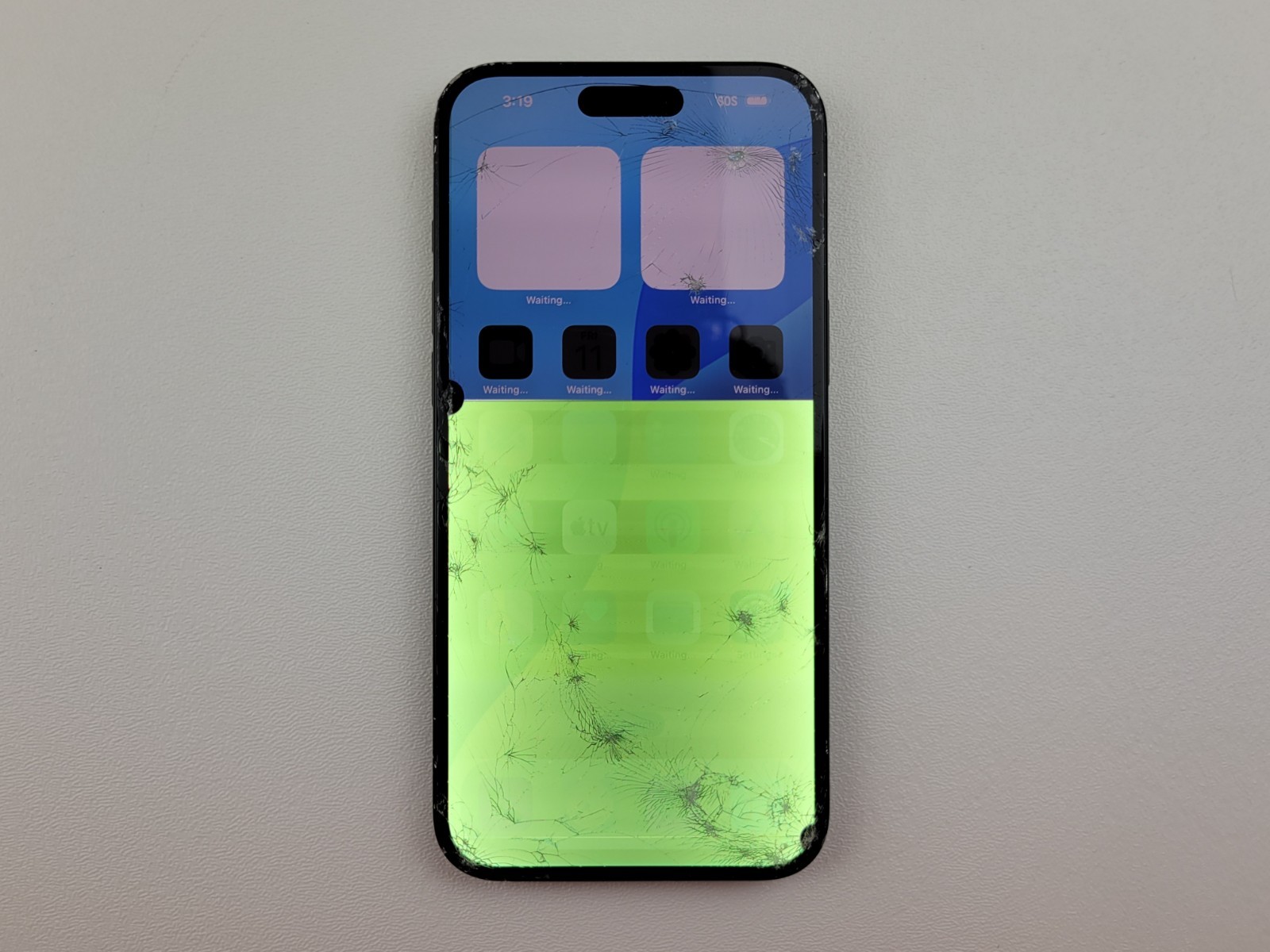 Apple iPhone 16 Plus (A3082) 256GB (Boost Mobile) – *DAMAGED* – Clean IMEI