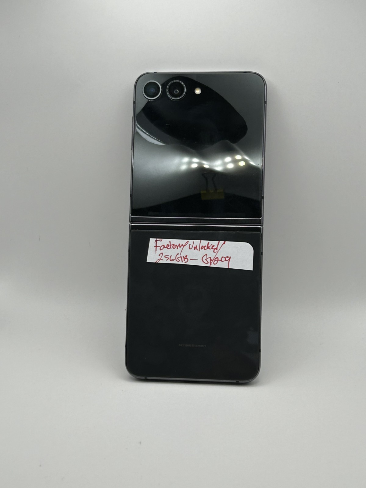 Samsung Galaxy Z Flip5 – 256GB – Graphite – Factory Unlocked