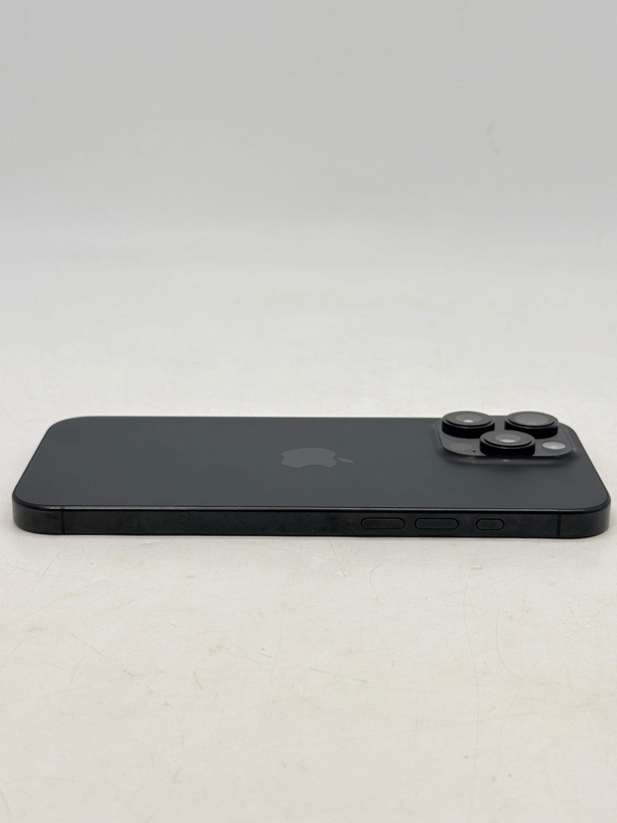 Unlocked Apple iPhone 16 Pro Max 6.9″ A3084 BH90% 256GB Black Titanium