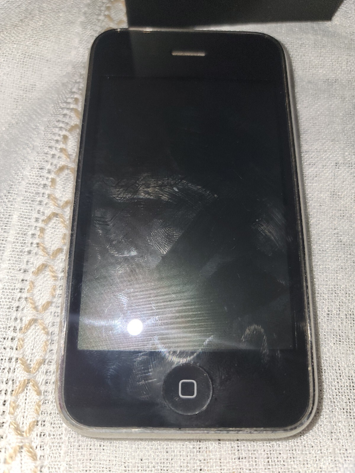 Apple iPhone 3GS w/Original AT&T box, – 8GB – Black A1303 Untested