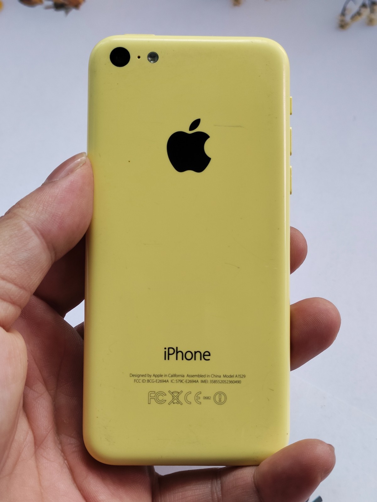 Apple iPhone 5c Green/Blue/Yellow/Red – 8/16/32GB Factory UNlocked(any carrier)