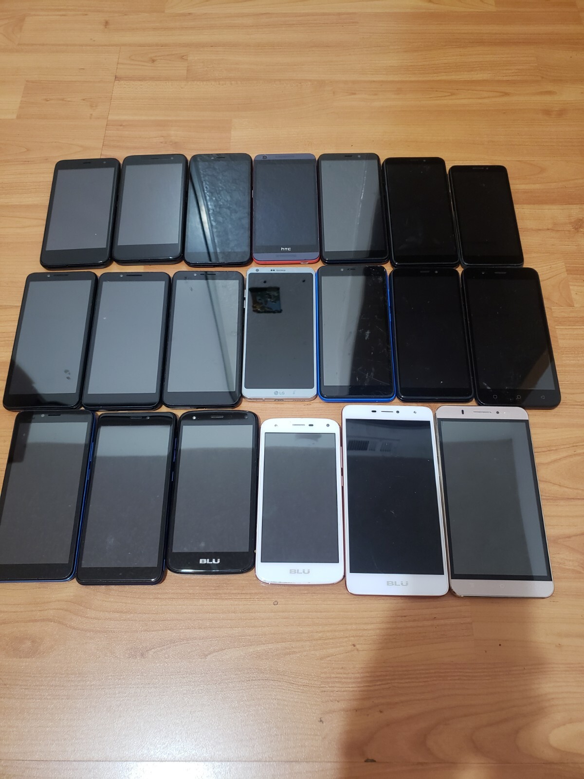 Lot of 20 Mixed Brand Blu Studio XL 2 S0270UU and XGODY Y20 and other For parts
