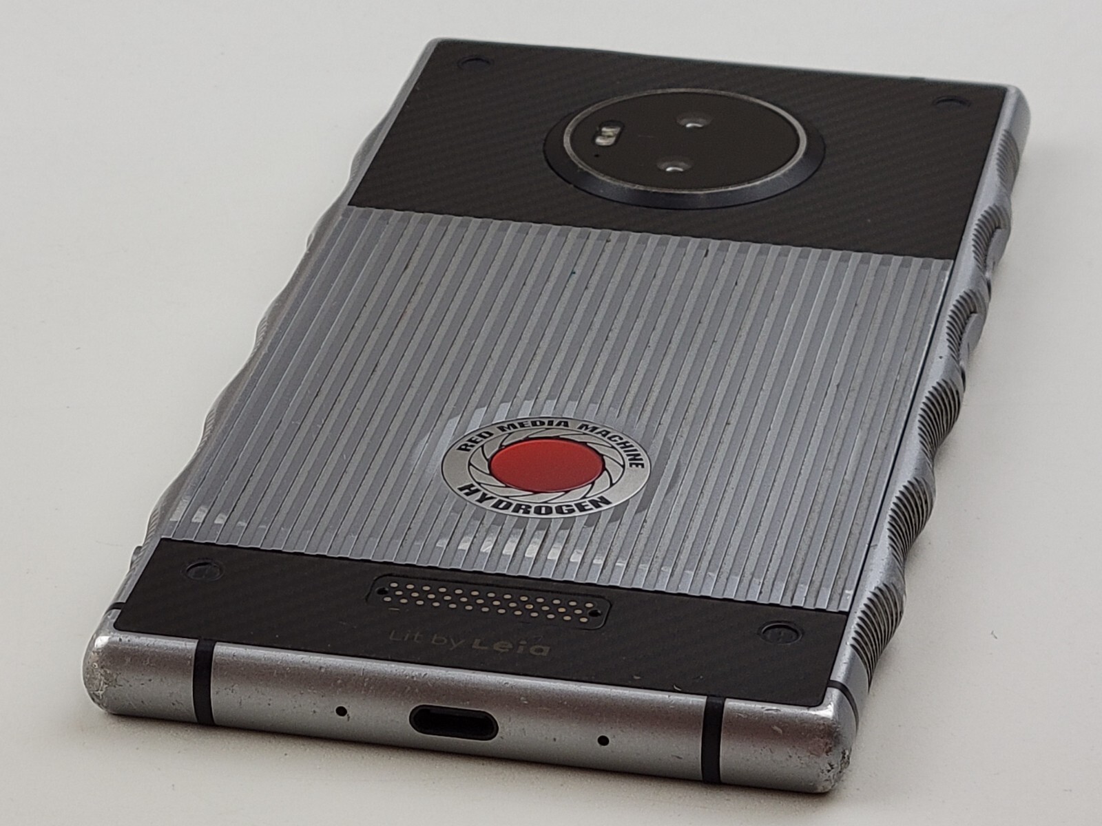 RED HYDROGEN One (H1A1000) 128GB (Unlocked) (Verizon) – *SIM TRAY ISSUE* – J2540