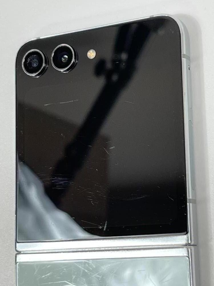 Samsung Galaxy Z Flip5 256GB SM-F731U1 Mint (Unlocked) – Fair