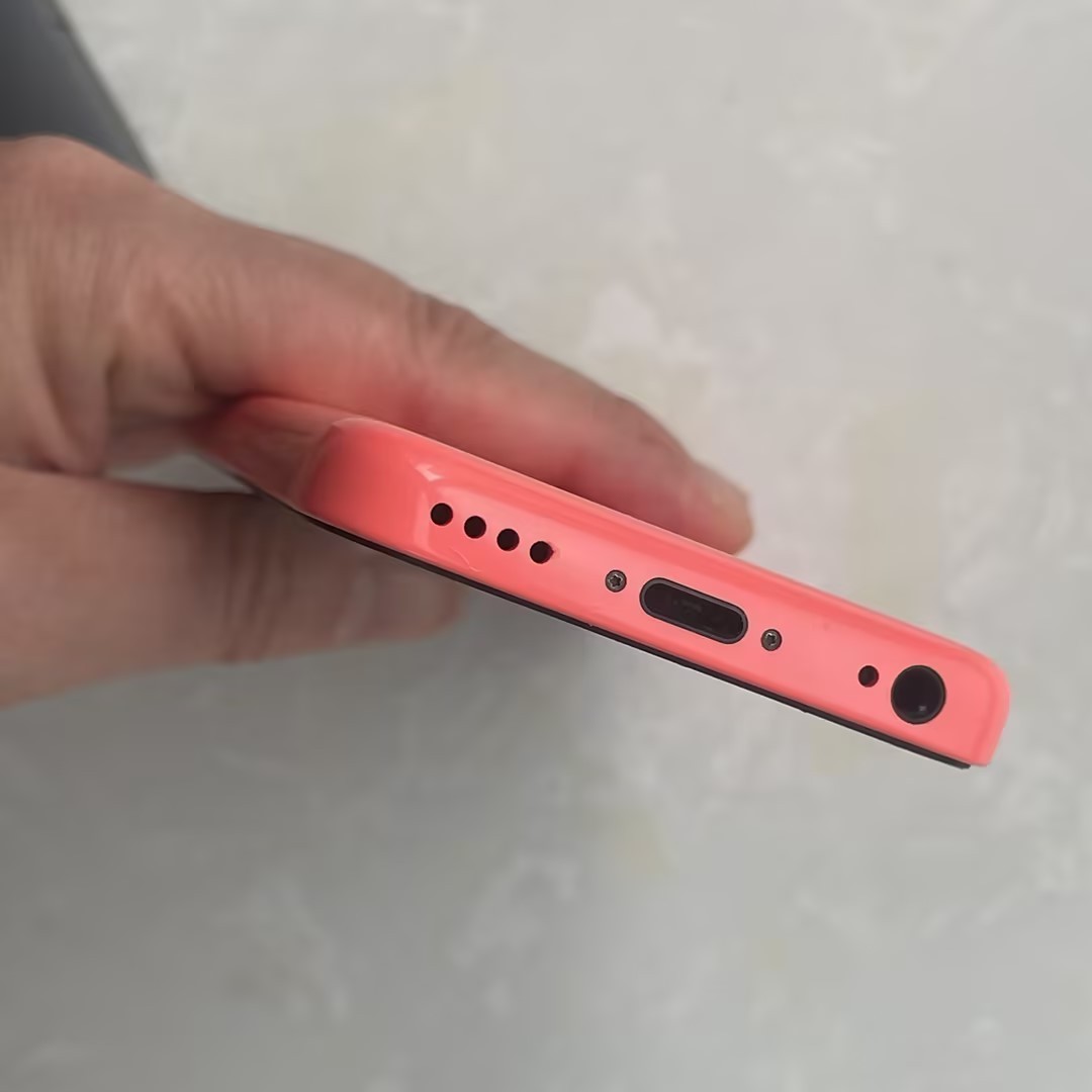 Apple iPhone 5C Unlocked 8/16/32GB BLUE/PINK/WHITE/ YELLOW – New Battery