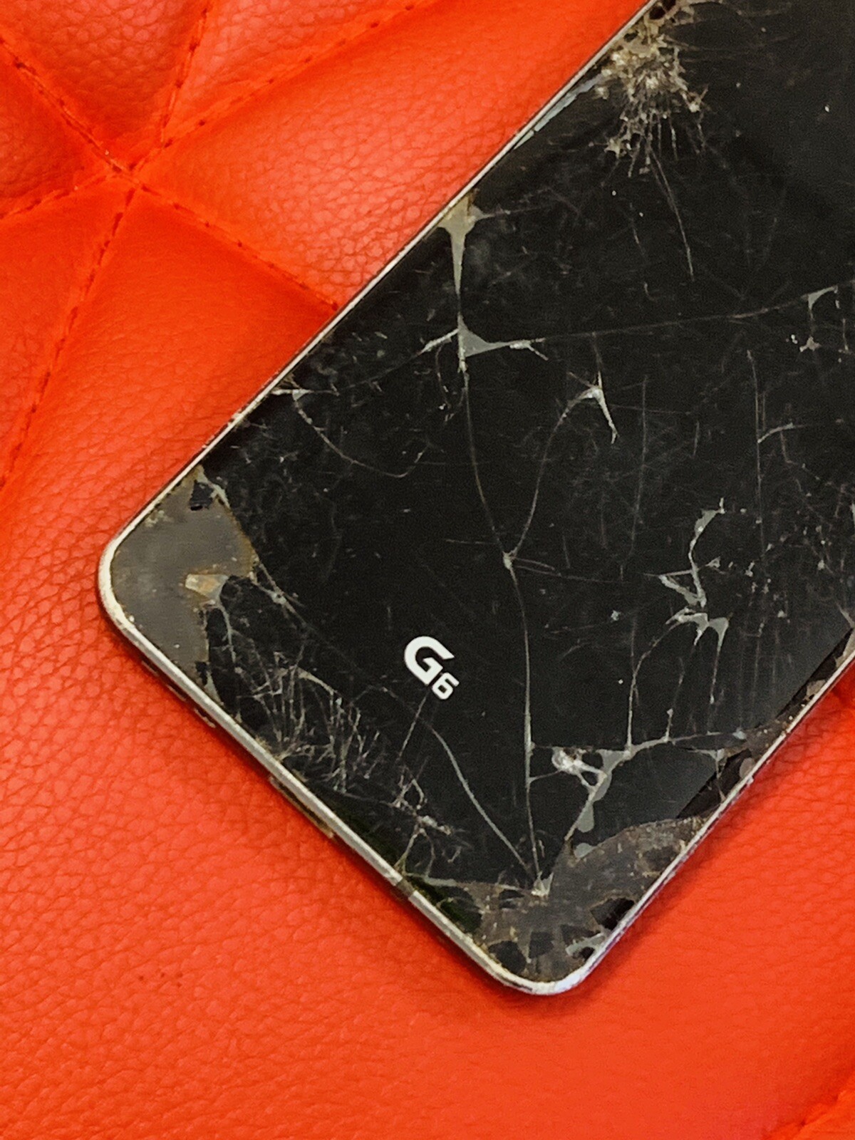 LG G6 32GB BLACK CRACKED GLASS NO POWER BAD LCD
