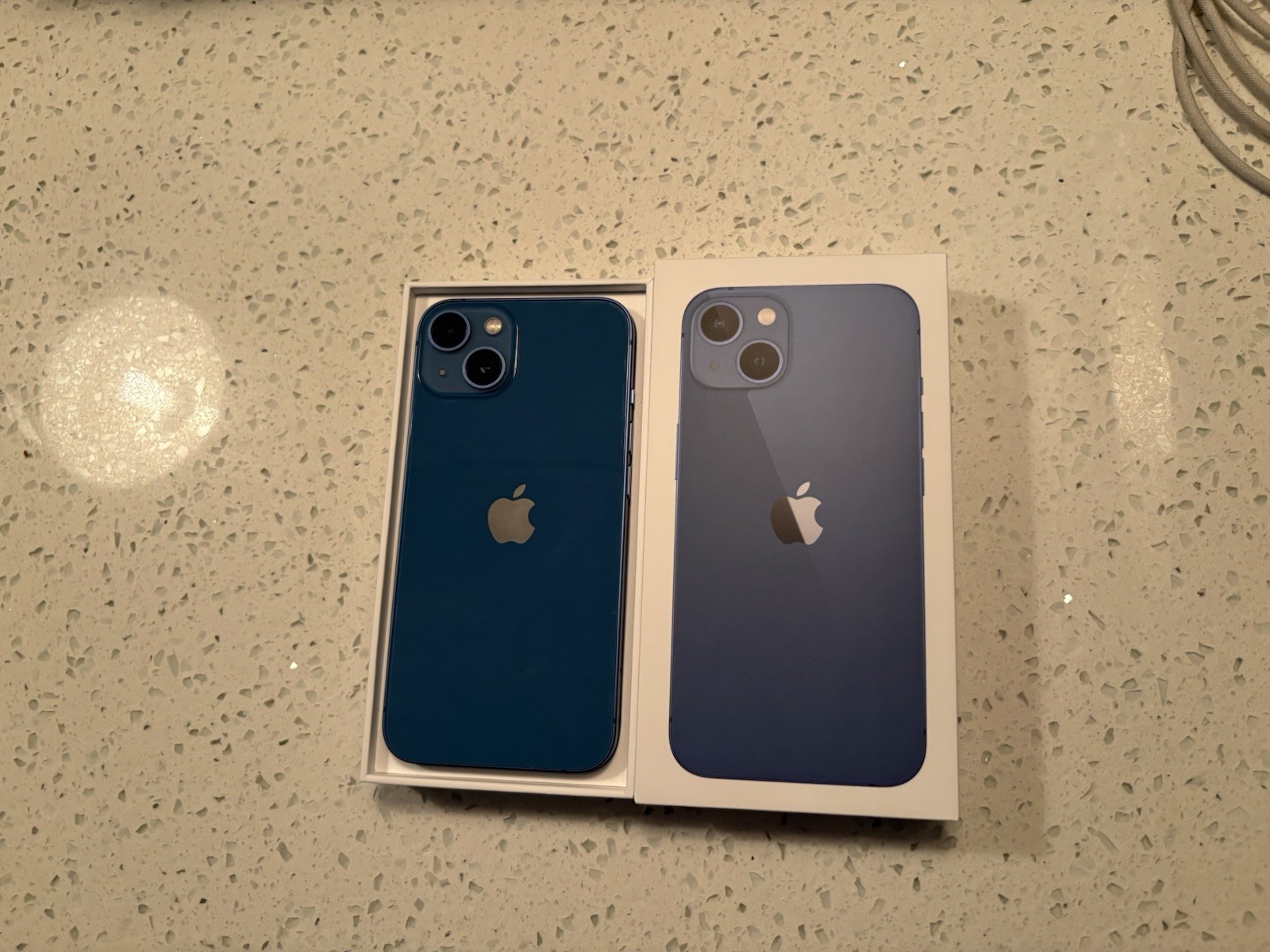iPhone 13 (PRE- OWNED, VERIZON), Wired Apple EarPods, Extra Supplies