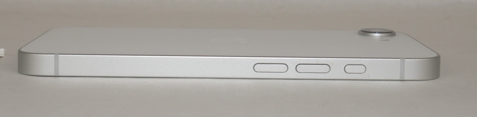 Apple iPhone 16e 5G 128GB locked Verizon MD0E4LL/A White Grade B eSIM
