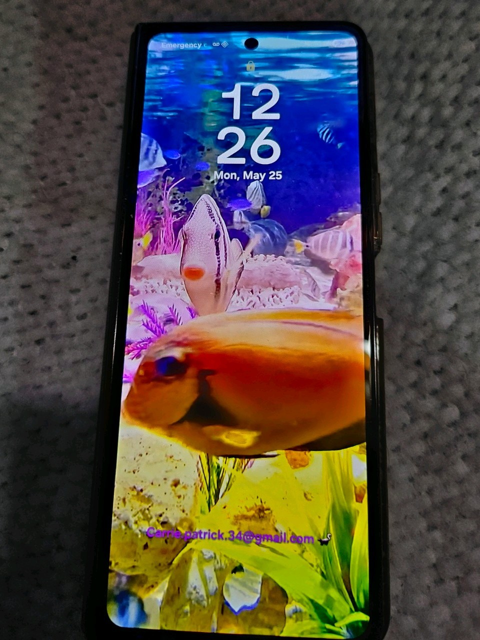 Blk Samsung Galaxy Z Fold4 w/ S-PEN Unlocked – Wont open all the way flat.