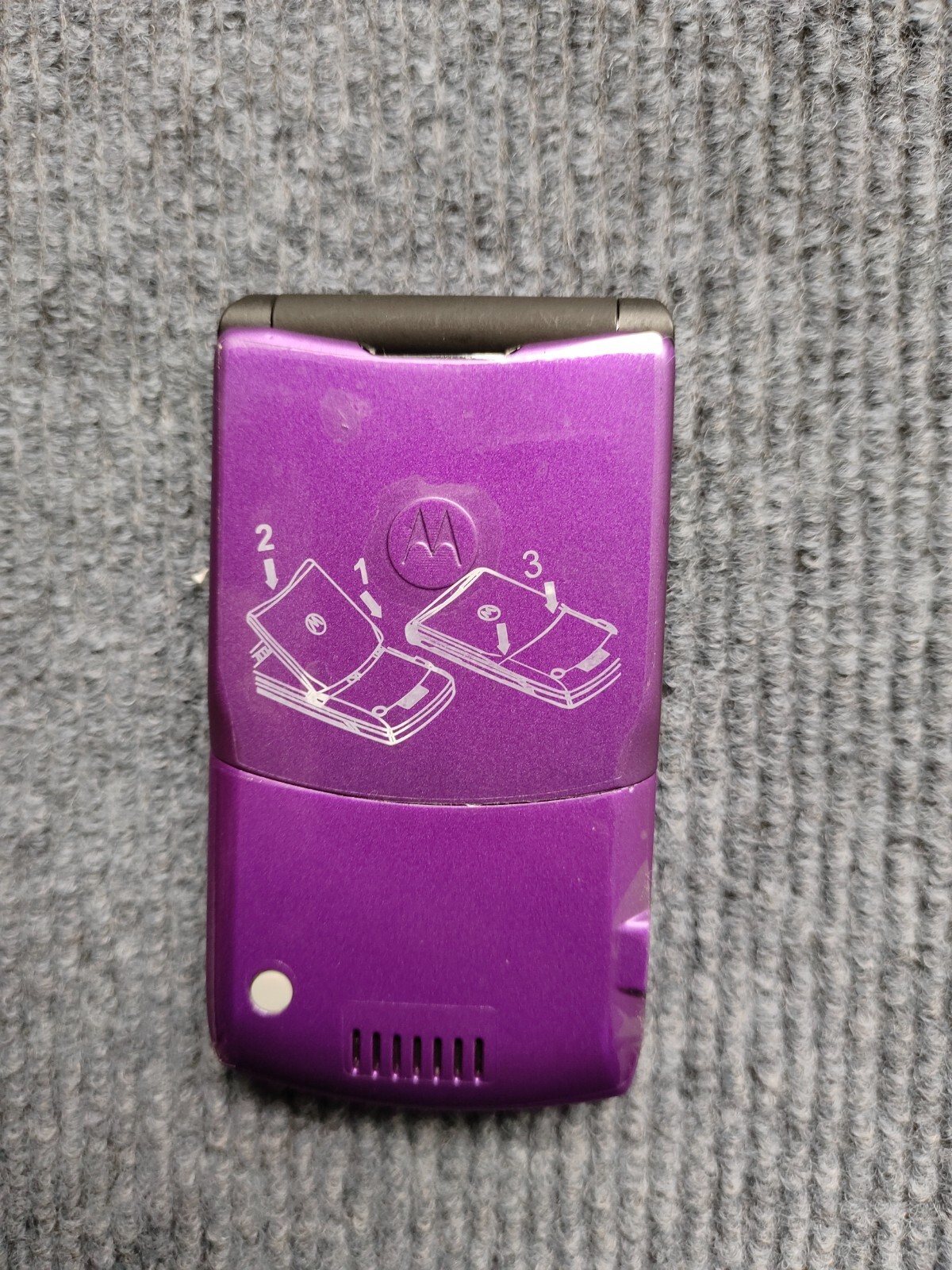 Motorola RAZR V3 Flip Bluetooth MP4 video UNLOCKED(GSM) Phone For collectors